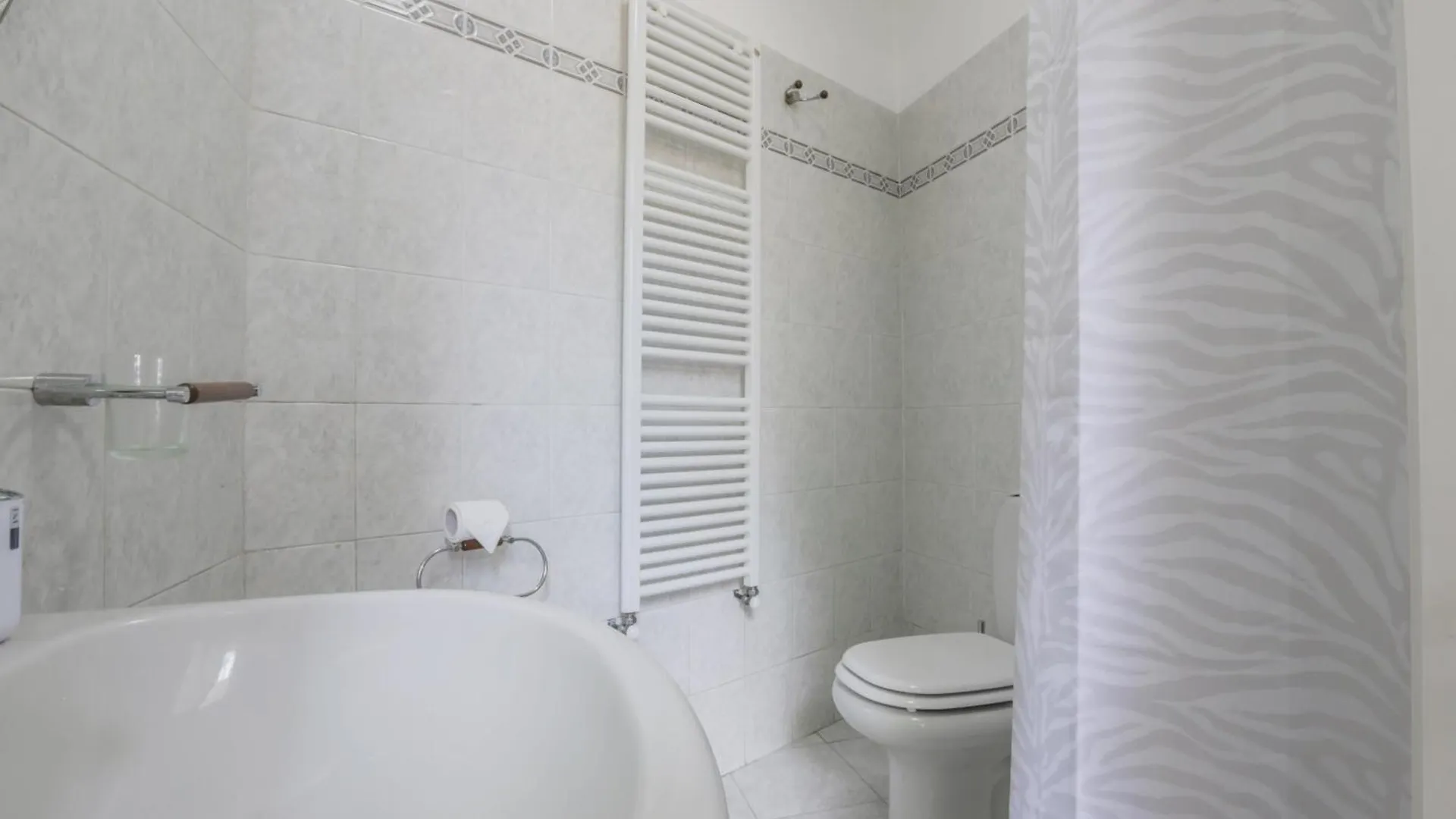 Maisontuscany - Jacuzzi Carrara