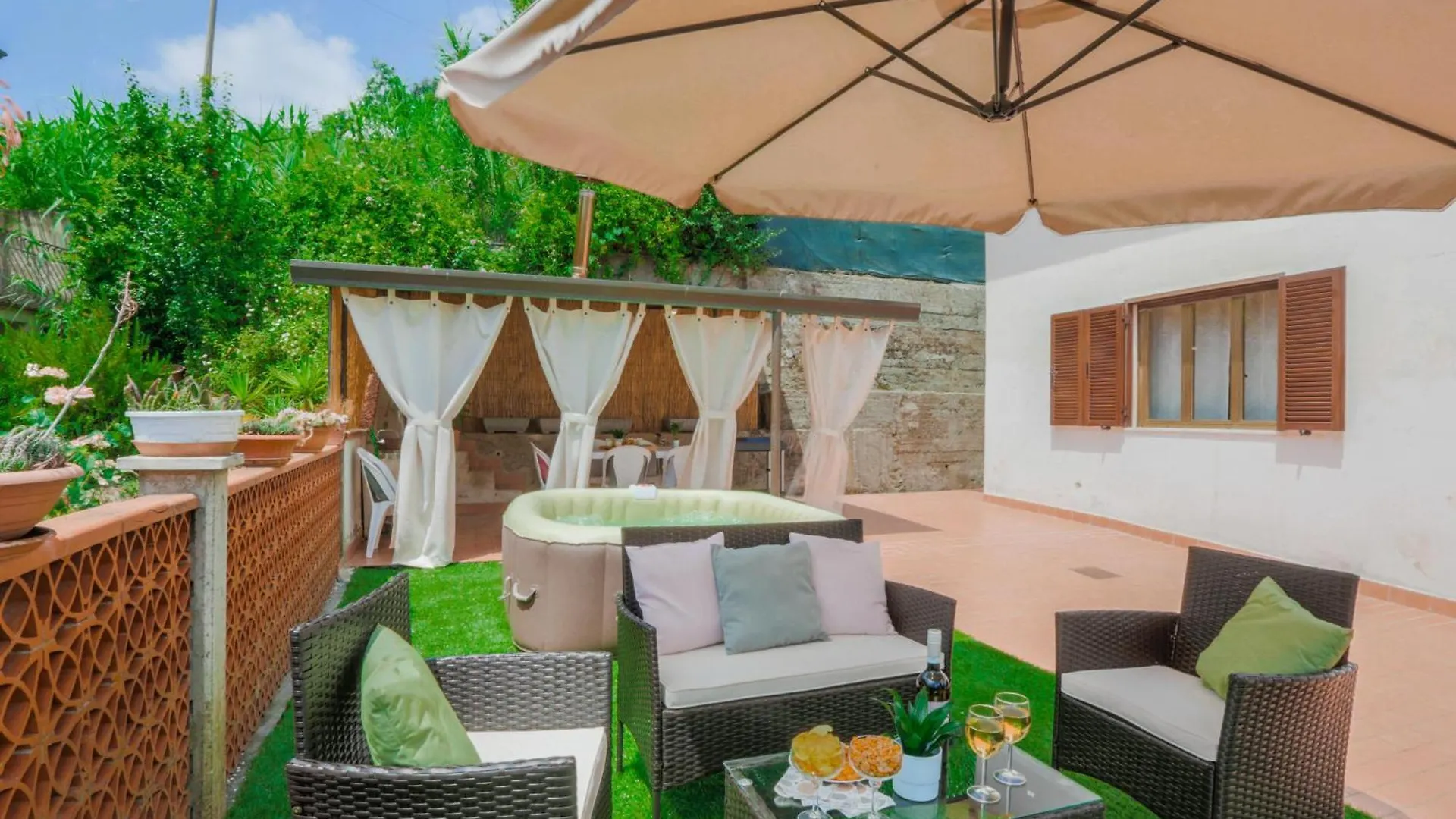Maisontuscany - Jacuzzi Carrara